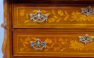 Konstrukcja orzechowo-dębowa, markieteria z różnych gatunków drewna, okucia mosiężne, koniec XVIII w.