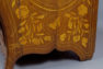 Konstrukcja dębowa, markieteria z różnych gatunków drewna, mosiężne okucia, początek XIX w.